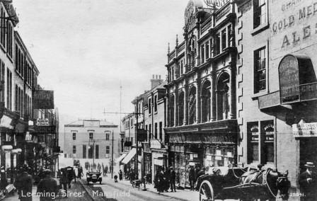 A black and white photo of Leeming Street in 1925
