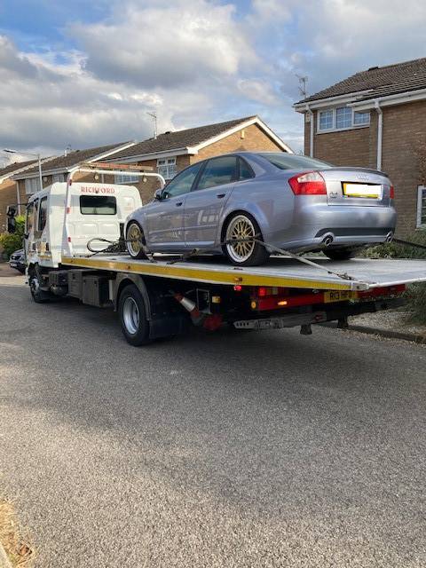Photo of an untaxed car being towed away in Forest Town