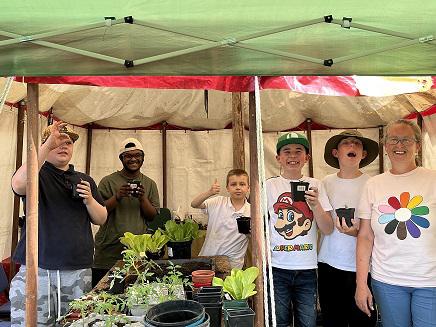 Yeoman School pupils visit allotments in Mansfield Woodhouse