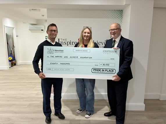 Photo of the Mayor and MP Steve Yeem presenting and over sized cheque to the Inspire and Achieve Foundation