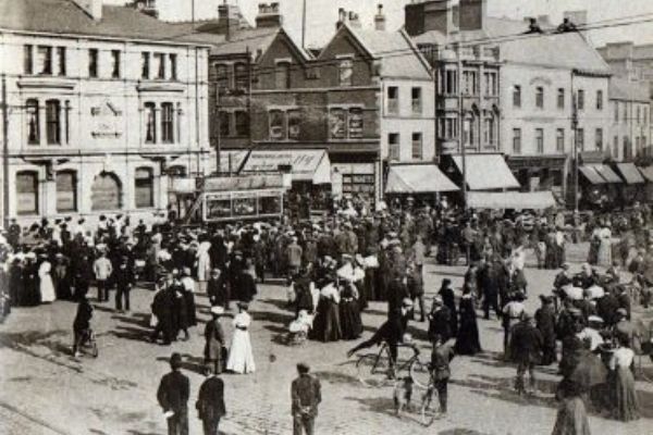 A black and white photo of Mansfield in the 1900s