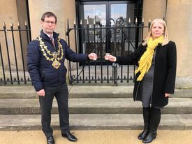 Mayor Andy Abrahams and Strategic Director Mariam Amos lit candles and led a minute's silence in Mansfield Market Place