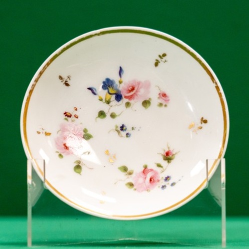 Saucer with decoration of roses