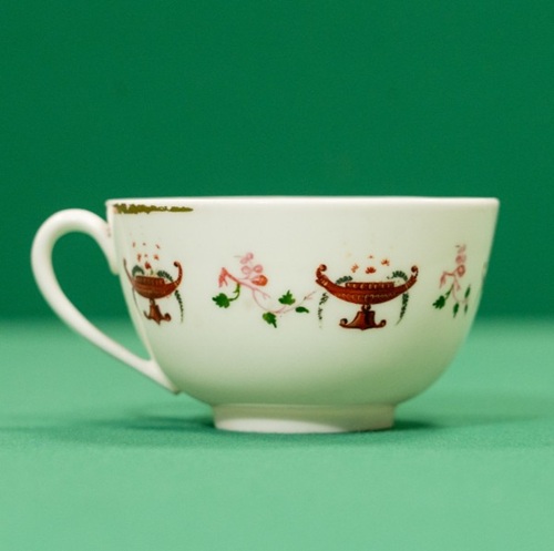 Teacup decorated with urns and garlands