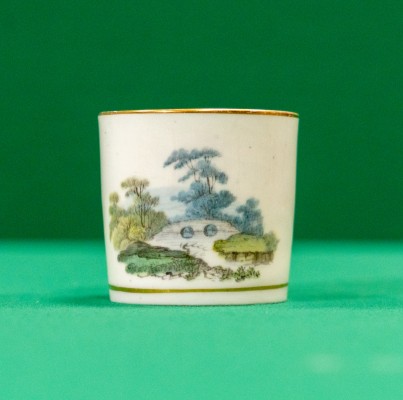 Coffee can with landscape