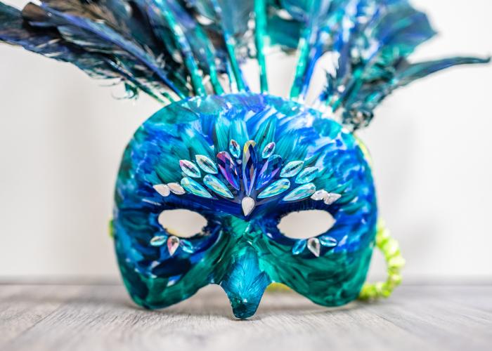 Carnival mask with feathers